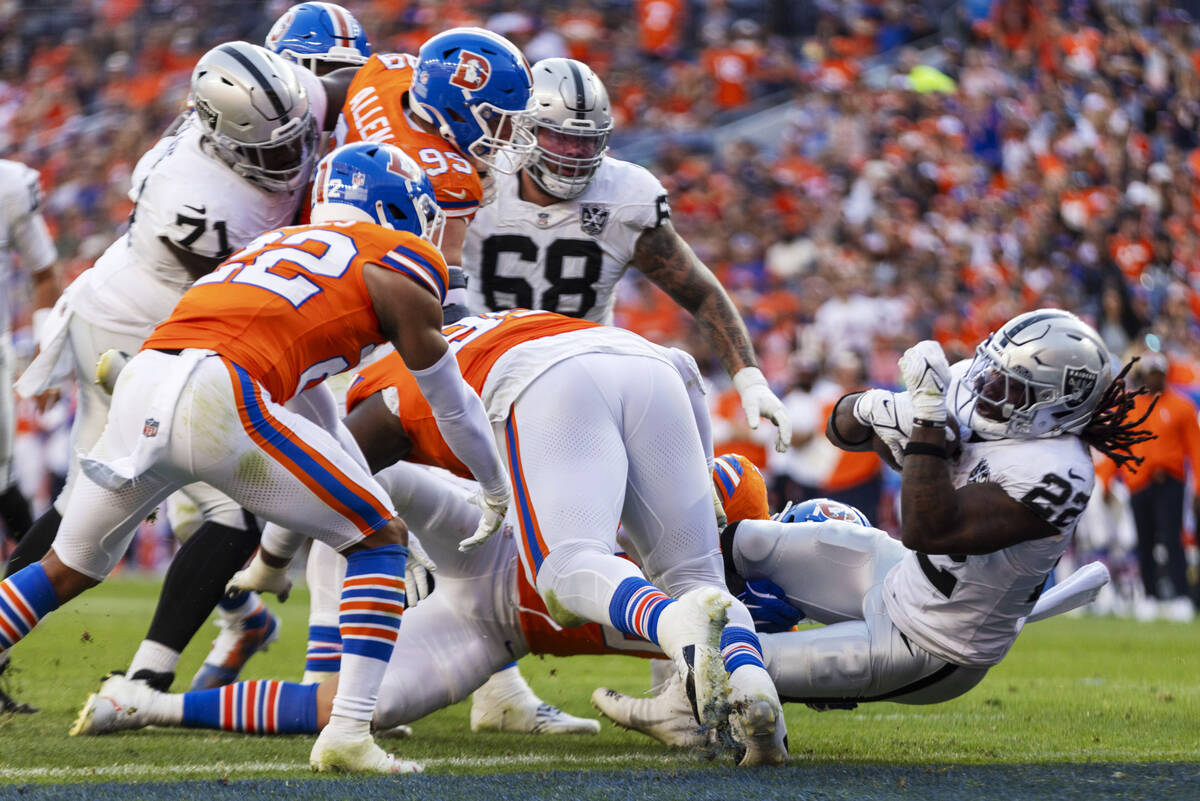 Raiders running back Alexander Mattison (22) scores on a successful two-point conversion attemp ...