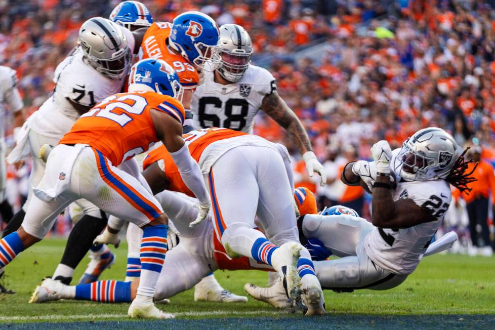 Raiders running back Alexander Mattison (22) scores on a successful two-point conversion attemp ...