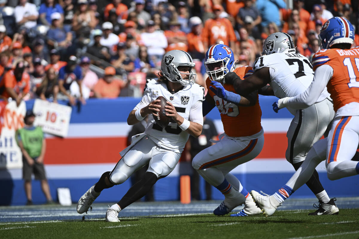 Las Vegas Raiders quarterback Gardner Minshew (15) scramble during the first half of an NFL foo ...