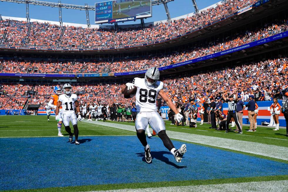 Las Vegas Raiders tight end Brock Bowers (89) enters the endzone after a 57-yard reception for ...