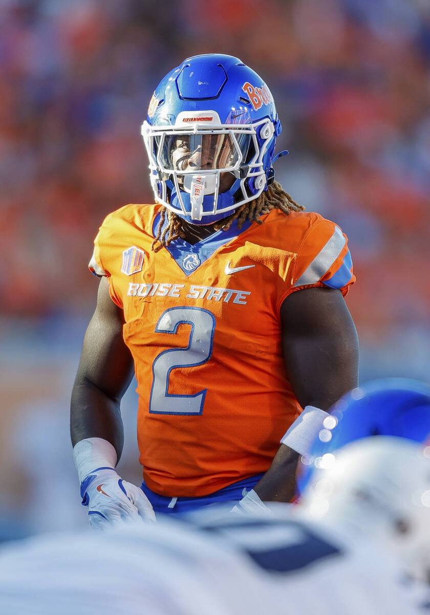 Boise State running back Ashton Jeanty (2) looks over the defense before the snap against Utah ...