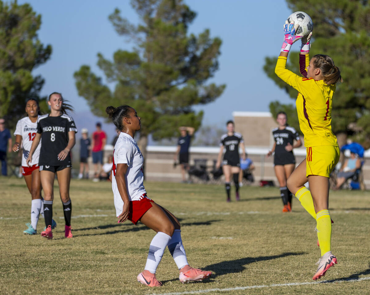 Palo Verde goalkeeper Taylor Bringhurst (1) elevates to secure a ball as Liberty forward Lily R ...