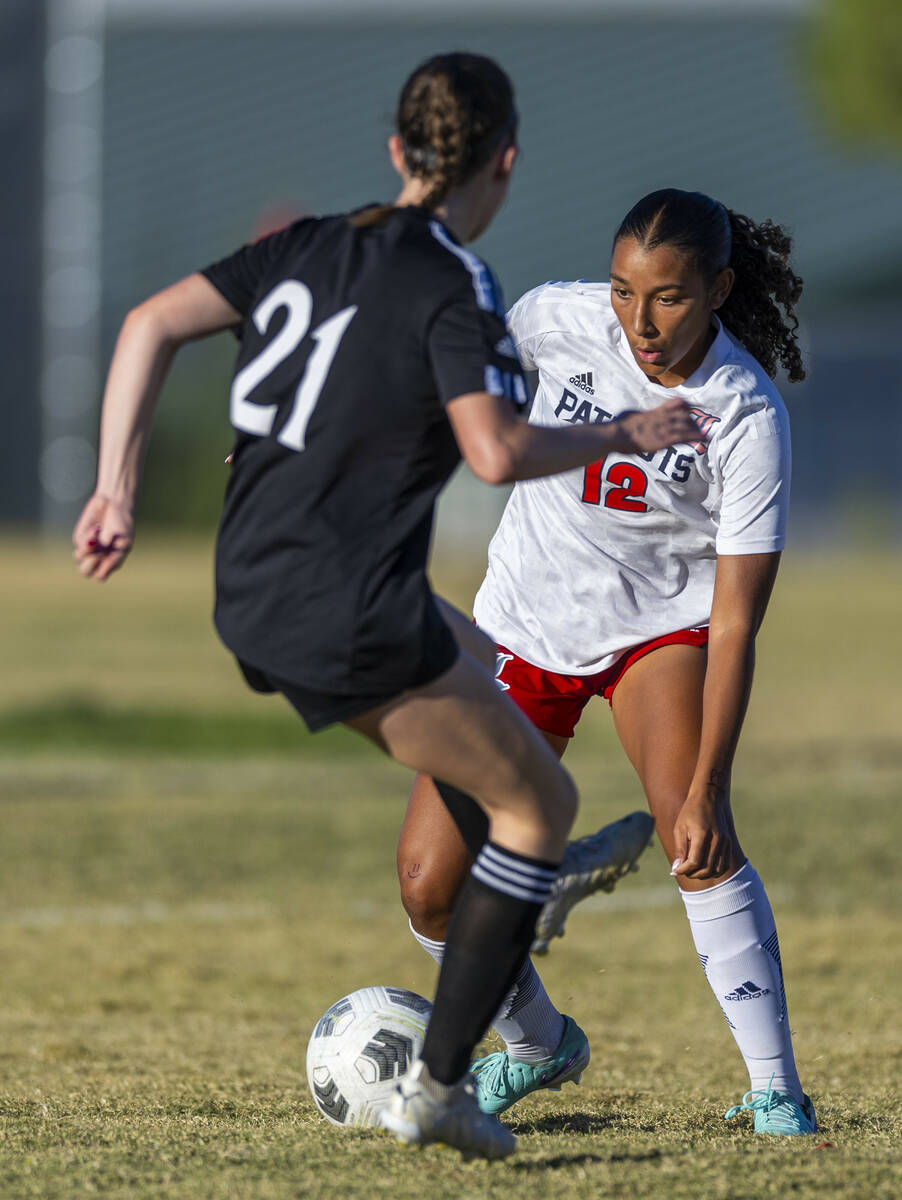 Liberty forward Ayva Jordan (12) makes a move around Palo Verde midfielder Gina Rumschlag (21) ...