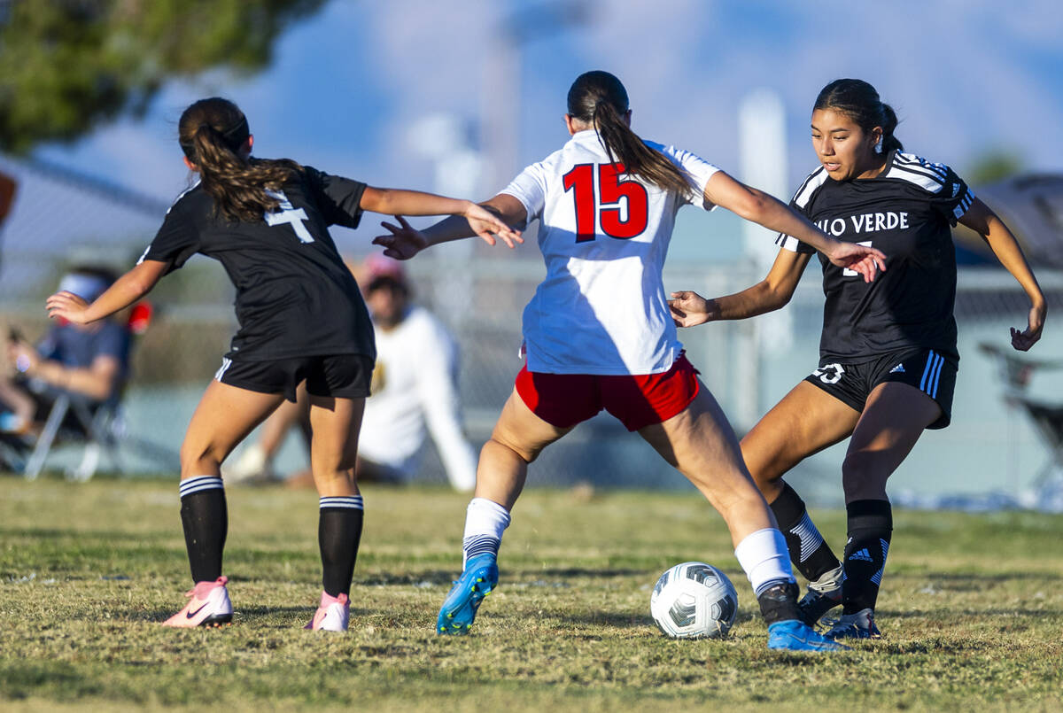 Palo Verde forward Angelie Mendoza (23) works to pass the ball past Liberty defender Ava Hutt ( ...