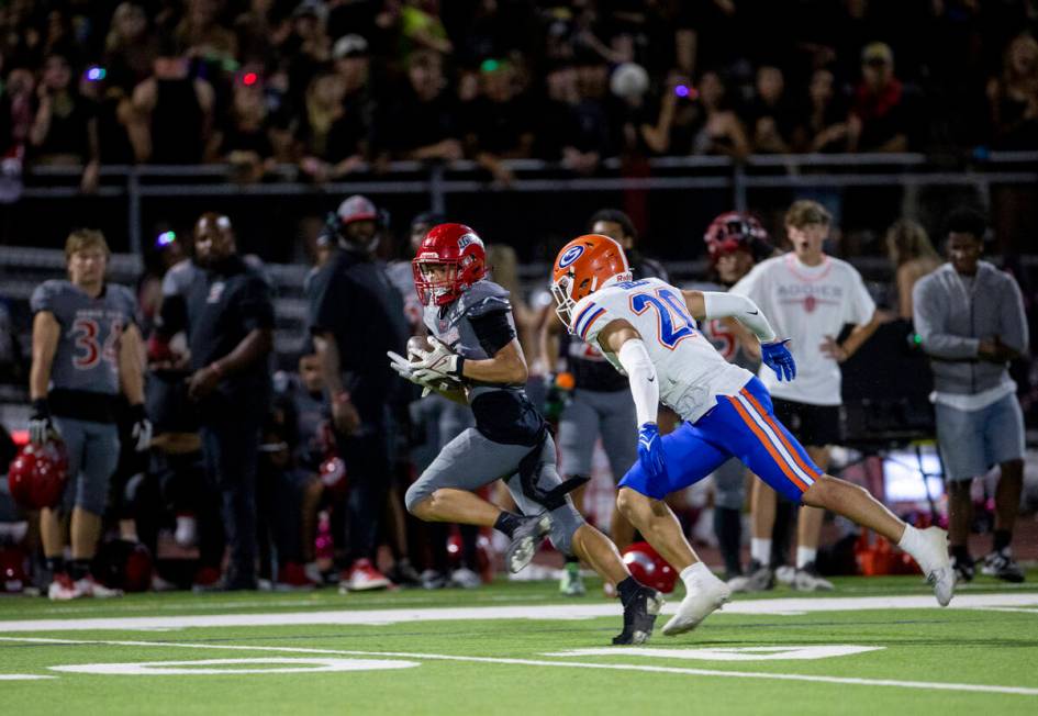 Bishop Gorman defensive back Alexander Perez (20) looks to tackle Arbor View wide receiver Kai ...