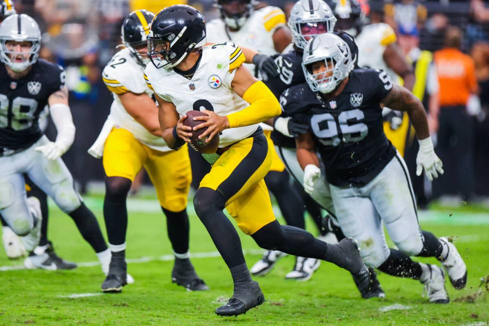 Pittsburgh Steelers quarterback Justin Fields (2) scrambles with the ball during the second hal ...