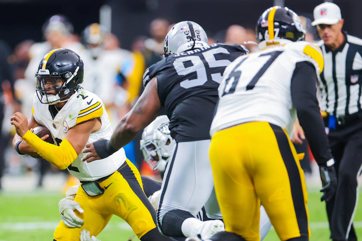 Pittsburgh Steelers quarterback Justin Fields (2) scrambles with the ball during the second hal ...