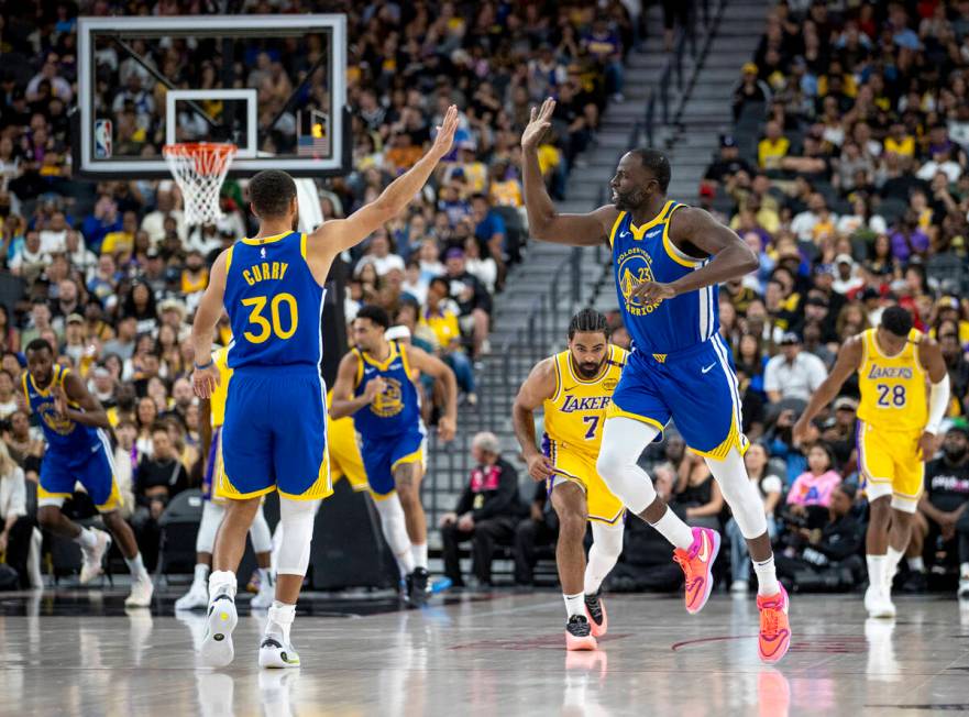 Golden State Warriors forward Draymond Green (23) and Golden State Warriors guard Stephen Curry ...