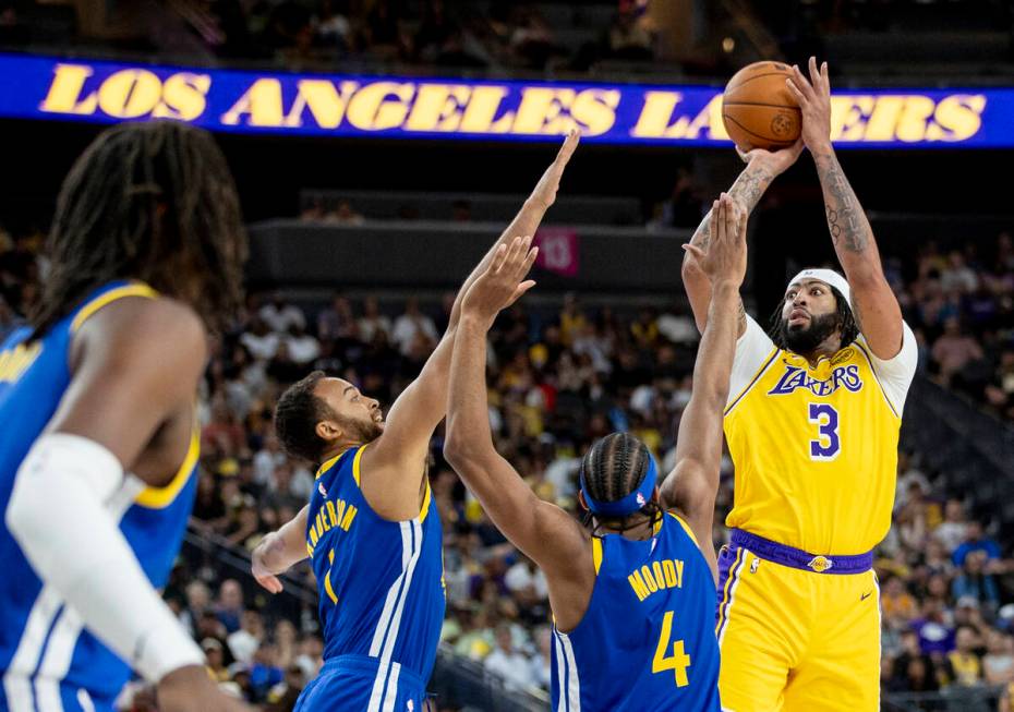 Los Angeles Lakers forward Anthony Davis (3) shoots the ball during the NBA preseason basketbal ...