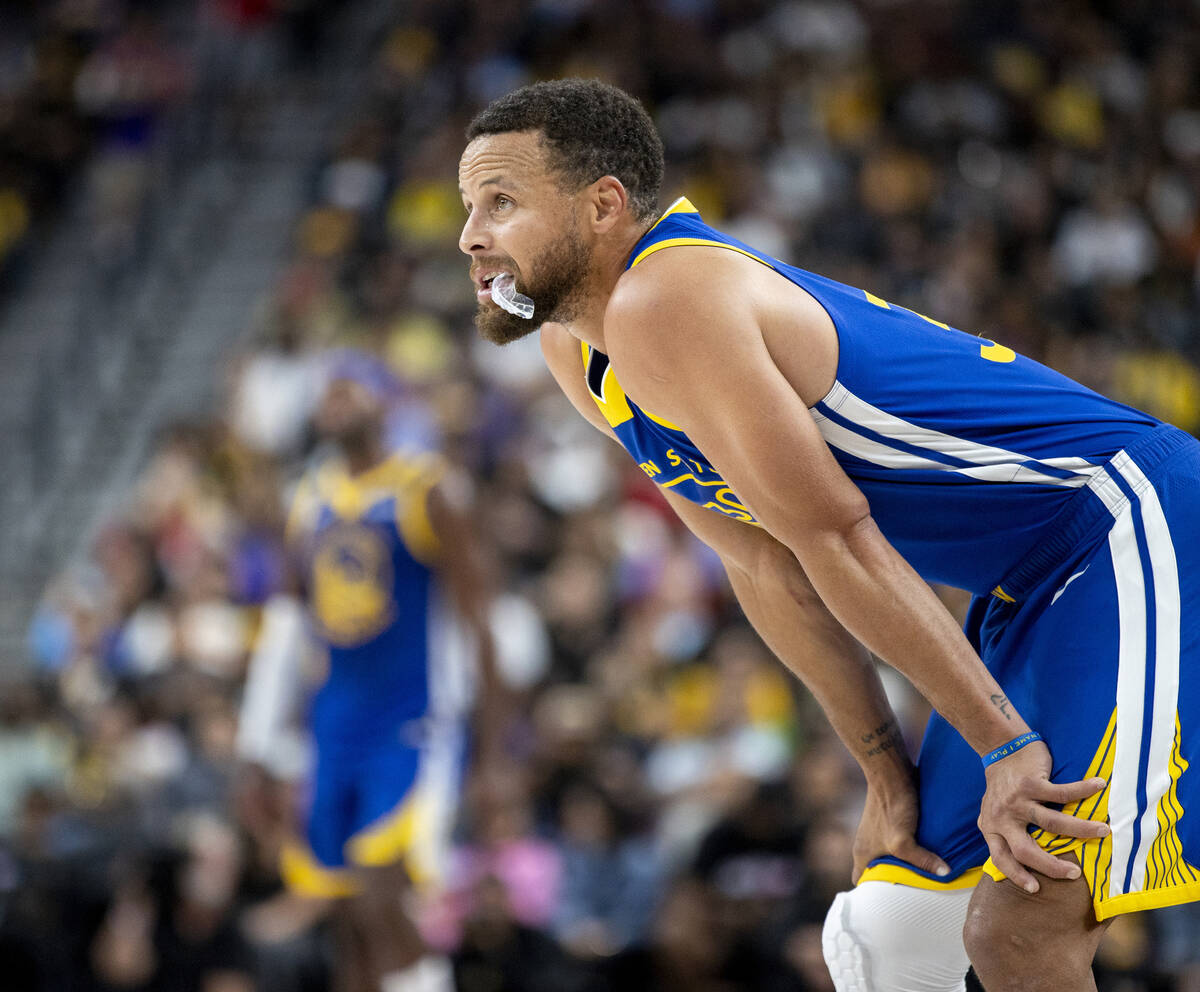 Golden State Warriors guard Stephen Curry (30) watches a free throw during the NBA preseason ba ...