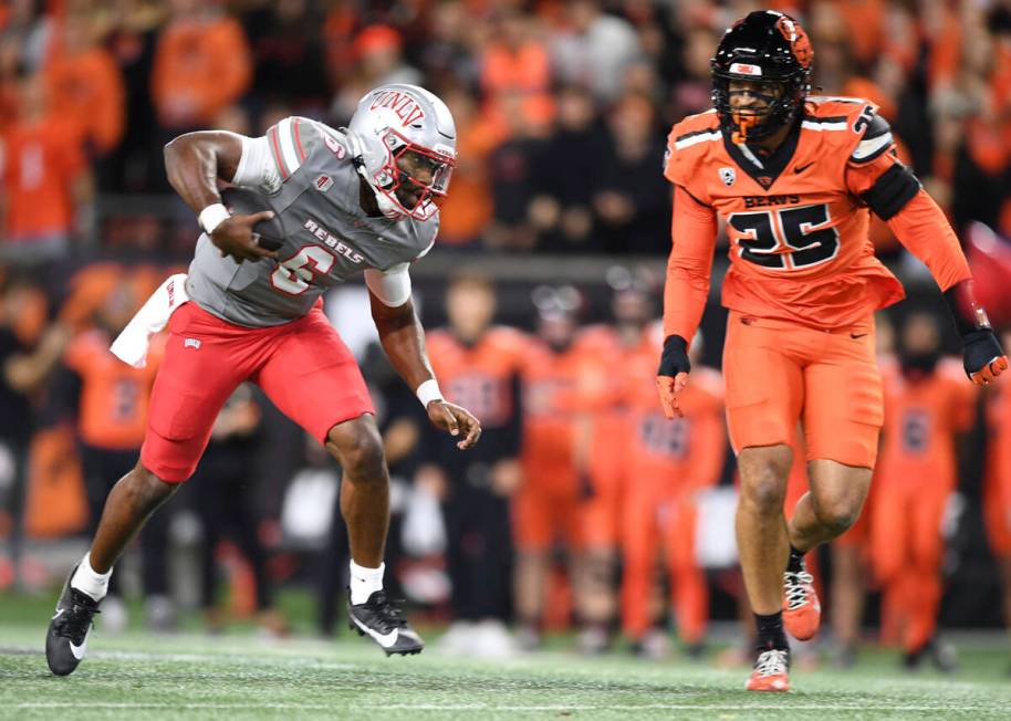 UNLV running back Jai'Den Thomas (9) rushes in front of Oregon State linebacker Nikko Taylor (2 ...