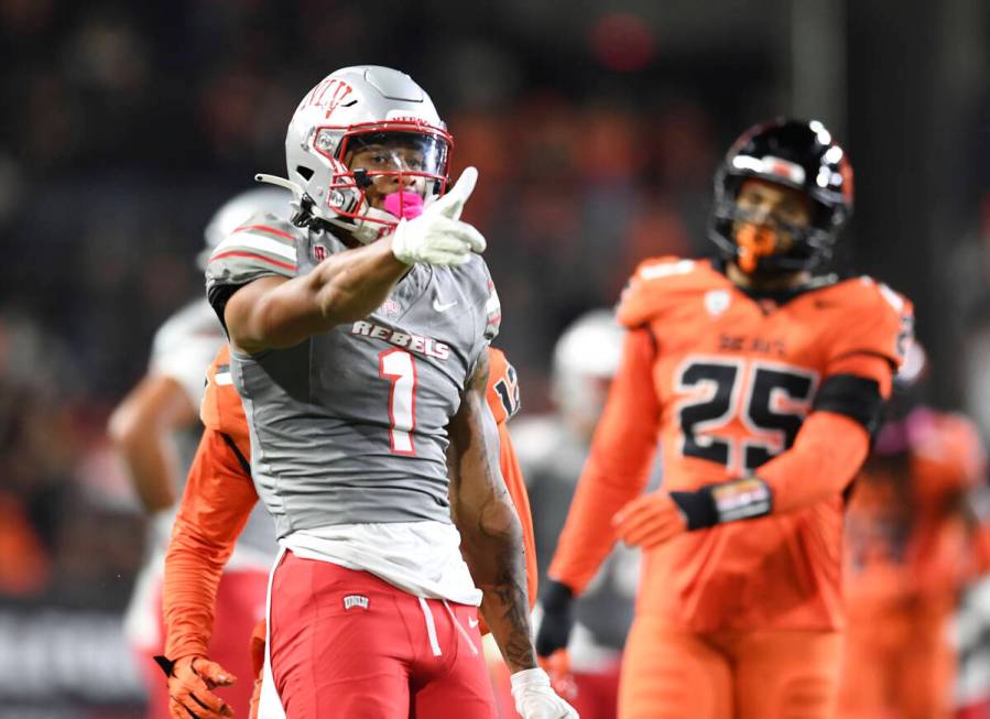 UNLV wide receiver Casey Cain (1) celebrates a first down catch in front of Oregon State lineba ...