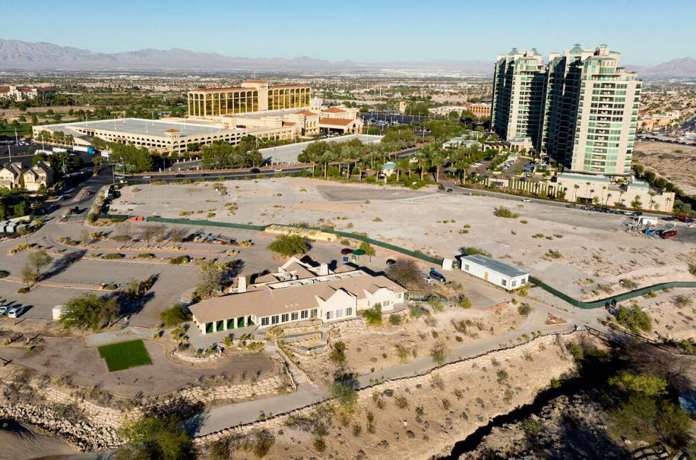 An aerial view of the shuttered Badlands Golf Course clubhouse, front, the Queensridge towers, ...