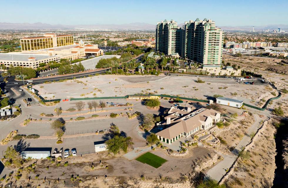 An aerial view of the shuttered Badlands Golf Course clubhouse, front, the Queensridge towers, ...