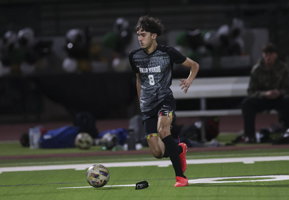 Palo Verde Josemartin Ospina brings the ball up the field during a soccer game at Palo Verde Hi ...