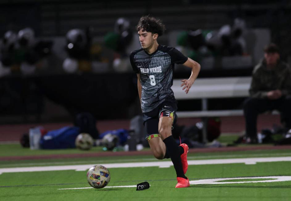 Palo Verde Josemartin Ospina brings the ball up the field during a soccer game at Palo Verde Hi ...