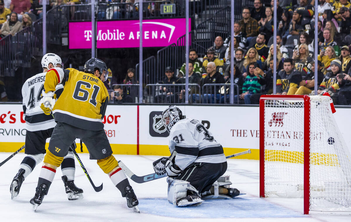 Golden Knights right wing Mark Stone (61) scores on a power play against Los Angeles Kings goal ...