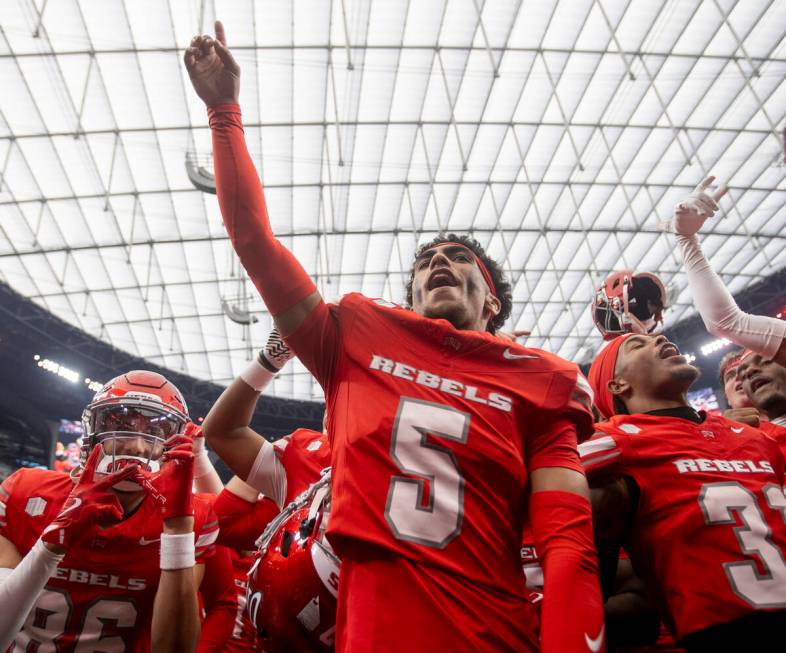 UNLV defensive back Cameron Oliver (5) dances with his teammates after defeating Fresno State 5 ...