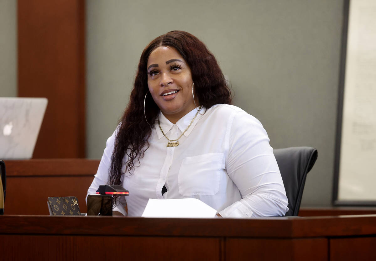 Itaska Dean, girlfriend of Julius Trotter, testifies on the witness stand during the murder tri ...