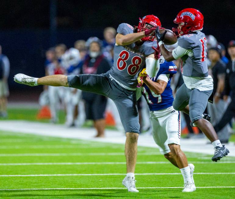 Arbor View tight end Zac Fares (88) attempts to secure a passalong with teammate tight end Bria ...