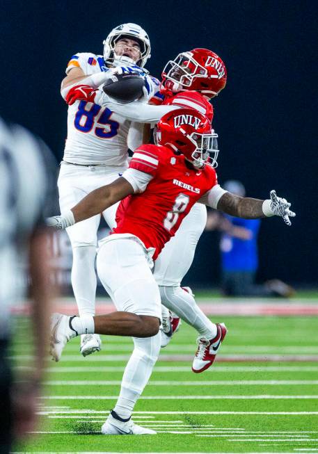 Boise State Broncos tight end Matt Lauter (85) has a pass broken up by UNLV defensive back Jere ...