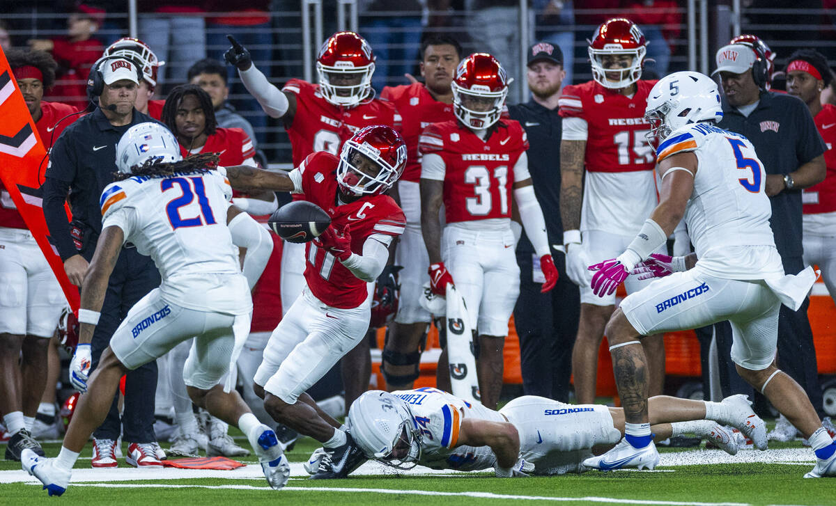 UNLV wide receiver Ricky White III (11) loses a reception along the sidelines but retains posse ...