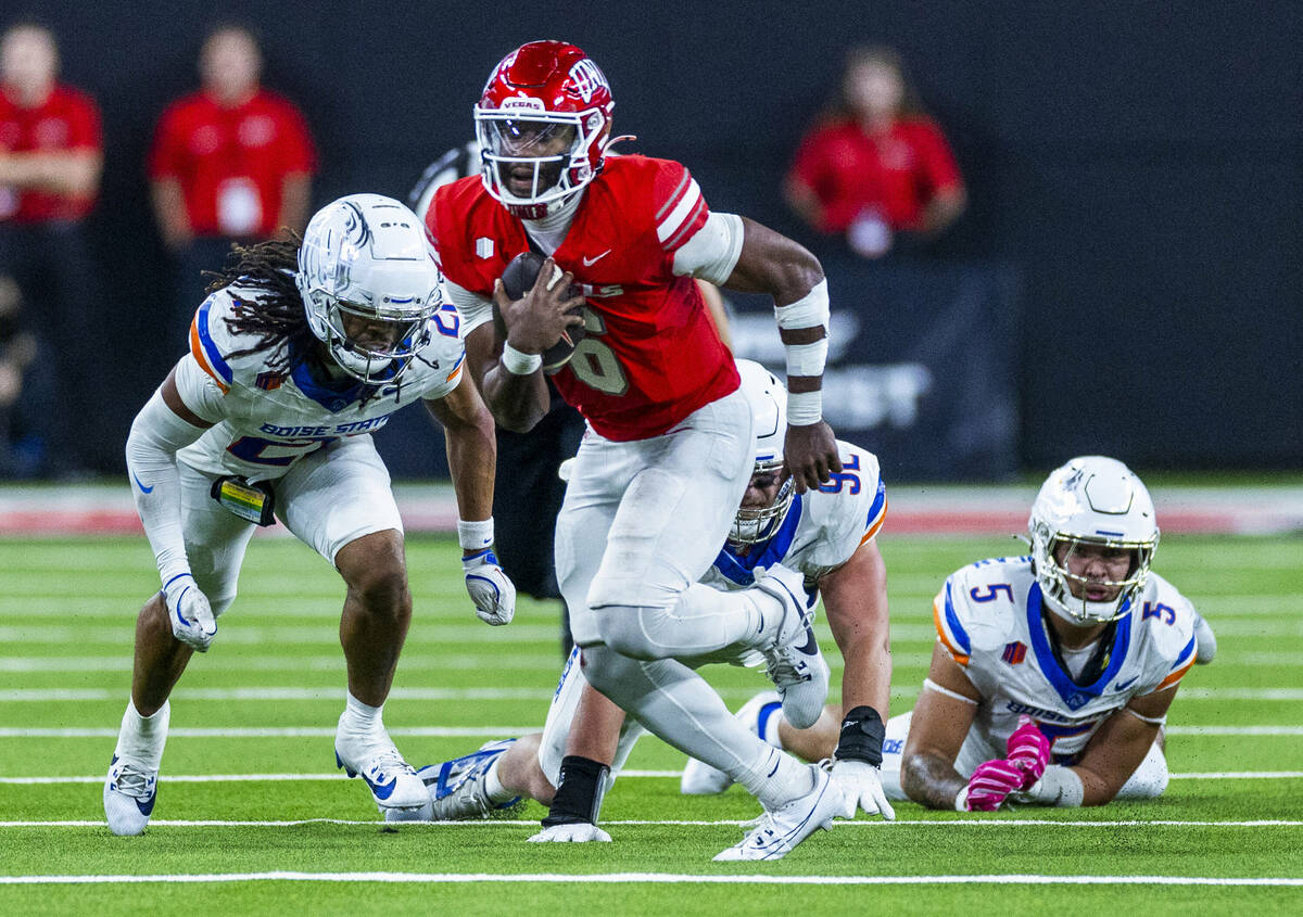 UNLV quarterback Hajj-Malik Williams (6) looks for more yards on a first down run as Boise Stat ...