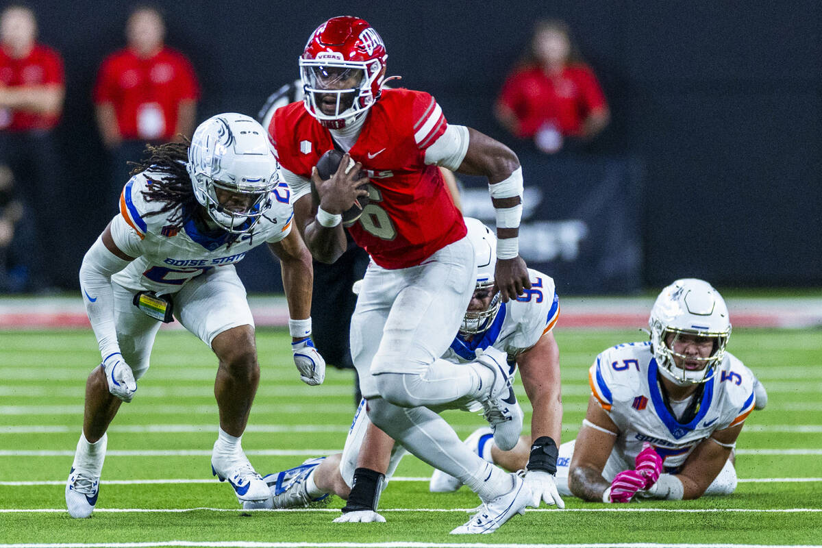 UNLV quarterback Hajj-Malik Williams (6) looks for more yards on a first down run as Boise Stat ...