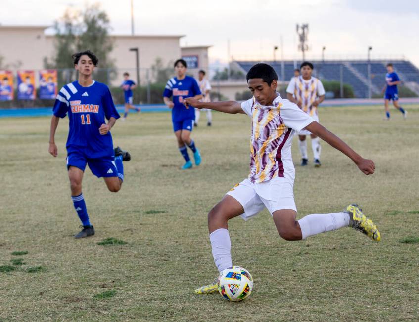 Eldorado freshman Josue Figueroa (2) looks to kick the ball during the Class 5A Southern League ...