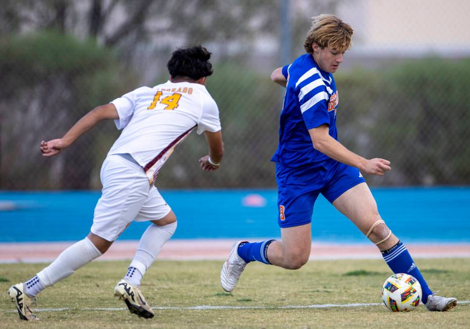 Bishop Gorman forward Chase Stewart (9) keeps the ball from Eldorado sophomore Angel Lopez (14) ...