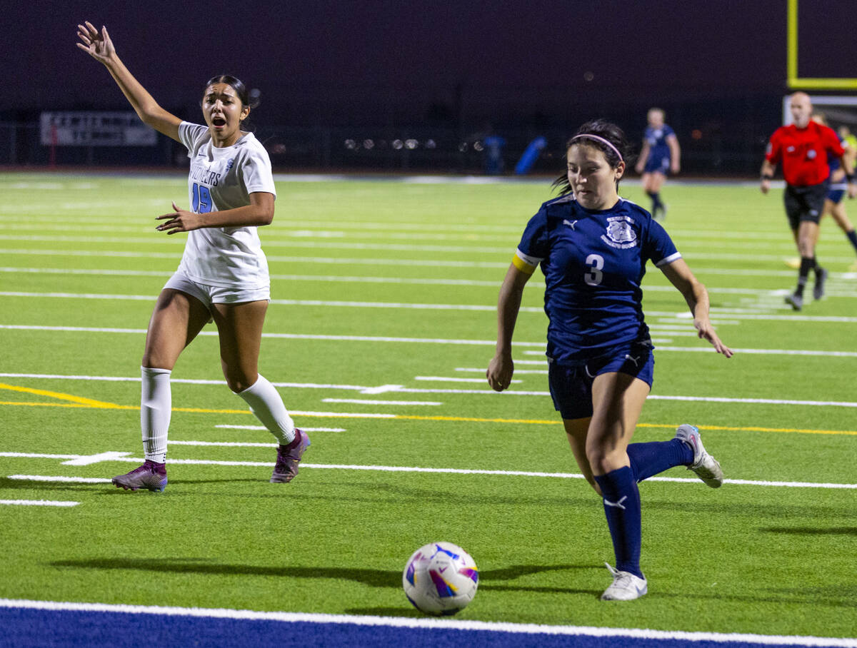 Centennial forward Natalie Sligar (3) sets up a winning goal as Canyon Springs midfielder Natal ...