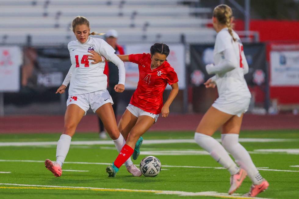 Arbor View forward Sophia Sachs (4) makes her way to the ball during a Class 5A girls soccer qu ...