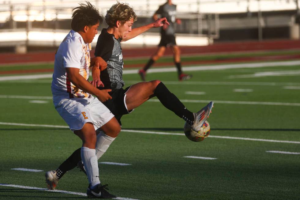 Palo Verde's Noah Johnson, right, moves the ball under pressure from Eldorado midfielder Rogeli ...