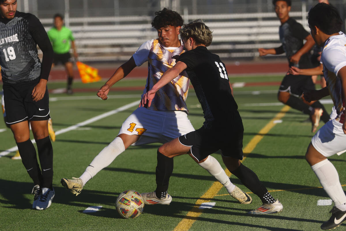 Palo Verde midfielder Crew Simon (20) runs with the ball as Eldorado’s Angel Lopez (14) ...