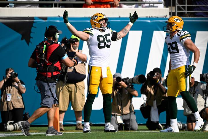 Green Bay Packers tight end Tucker Kraft (85) celebrates his touchdown catch against the Jackso ...