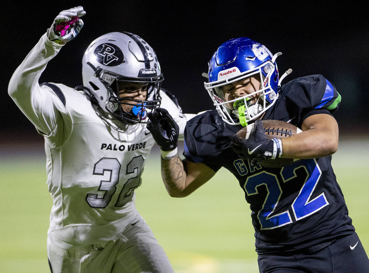 Palo Verde senior Wayne Braxton (32) looks to tackle Green Valley running back Cris Dalina (22) ...