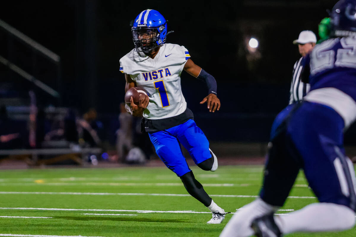 Sierra Vista’s Adonis Vaughn (1) runs the ball during a 5A Division II Southern League q ...