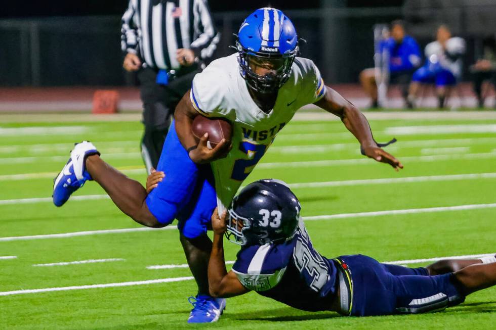 Sierra Vista running back Christian Lee (21) breaks a tackle during a 5A Division II Southern L ...