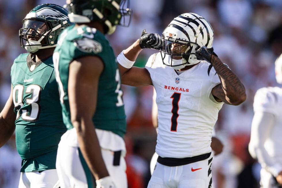 Cincinnati Bengals wide receiver Ja'Marr Chase (1) flexes during an NFL football game against t ...