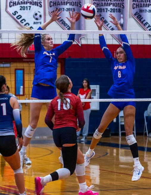 Bishop Gorman's Ellie Prindl (7) and Ayanna Watson (8) defend the net as Coronado's Rachel Schw ...