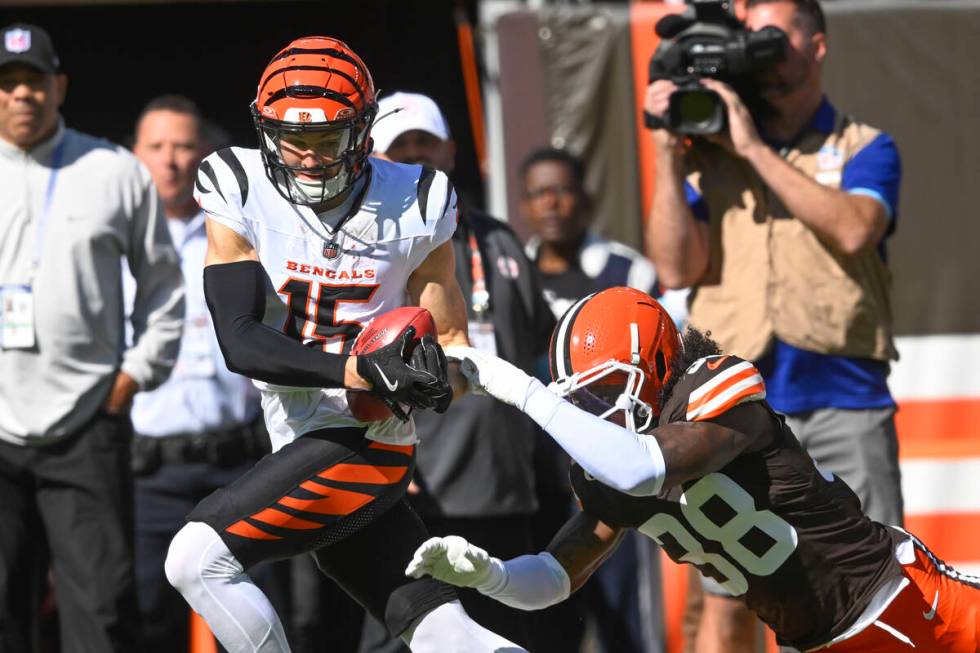 Cincinnati Bengals wide receiver Charlie Jones (15) breaks away from Cleveland Browns cornerbac ...