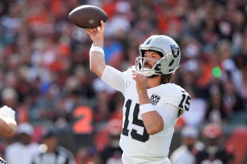 Las Vegas Raiders quarterback Gardner Minshew II (15) passes against the Cincinnati Bengals dur ...