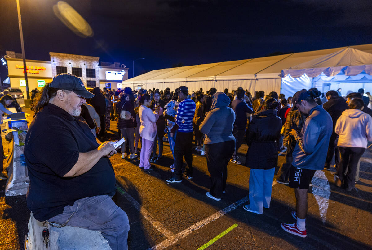 Ron Ehler, left, is the last in line as people wait over an hour to cast their ballots on Elect ...