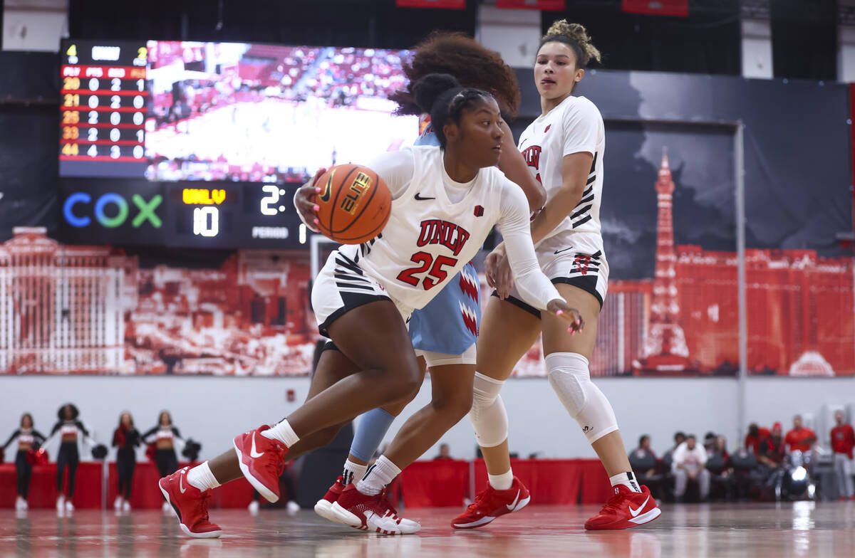 UNLV Lady Rebels guard Aaliyah Alexander (25) drives to the basket against Loyola Marymount dur ...