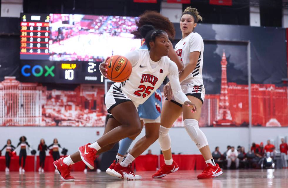 UNLV Lady Rebels guard Aaliyah Alexander (25) drives to the basket against Loyola Marymount dur ...