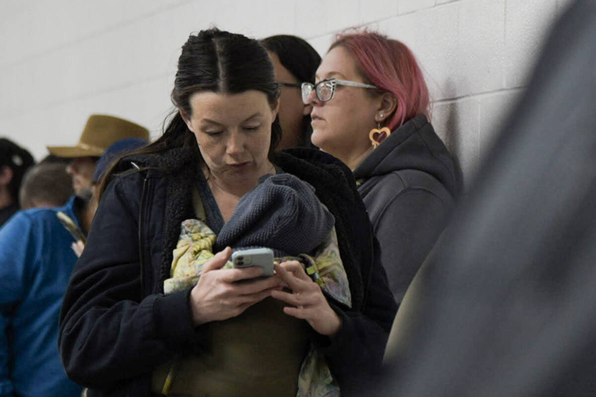 Nye County residents wait in line at the Bob Ruud community center where roughly 1,000 voters h ...