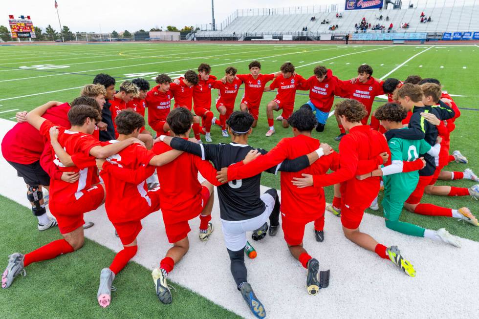 Coronado players gather together as they prepare to face Palo Verde during the first half of th ...