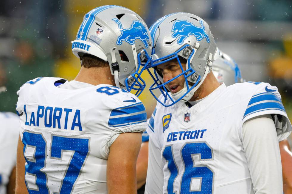 Detroit Lions quarterback Jared Goff (16) and Detroit Lions Detroit Lions tight end Sam LaPorta ...