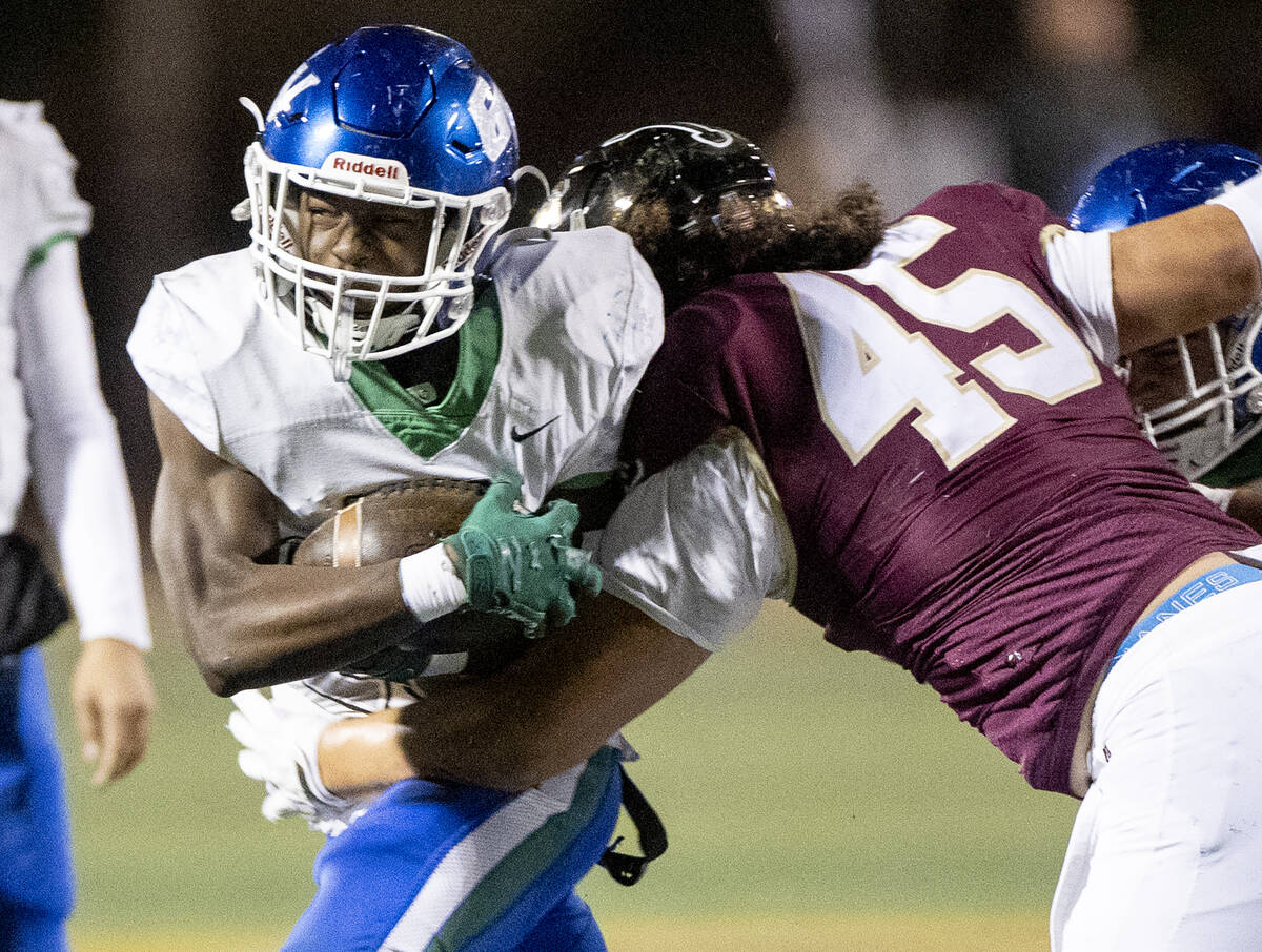 Green Valley junior Elyjah Cobwell (23) runs with the ball during the 5A Division II Southern L ...