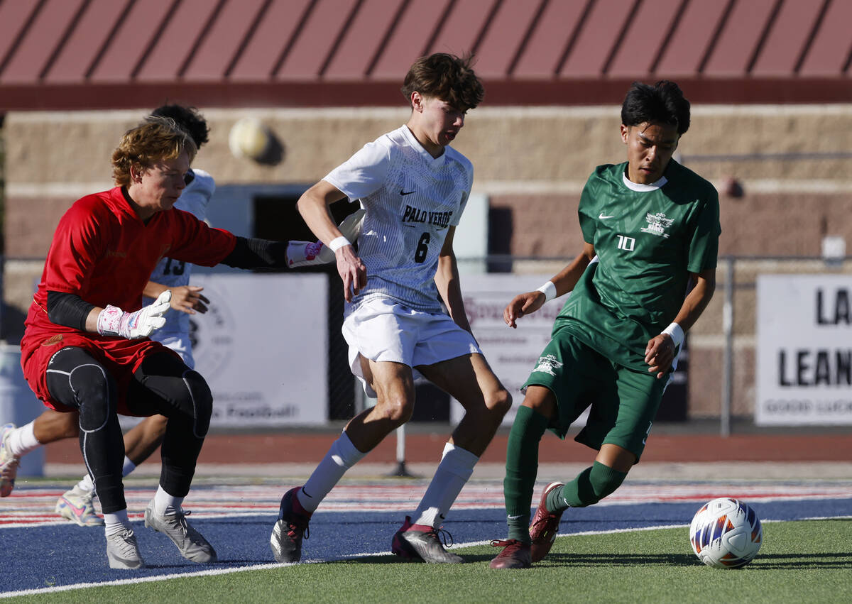 Palo Verde High's goalie Landon Blanchard, left, and fullback Cruz Carranza (6) defend Hug High ...